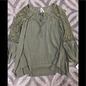 Mudd juniors lace sleeve peasant‎ top